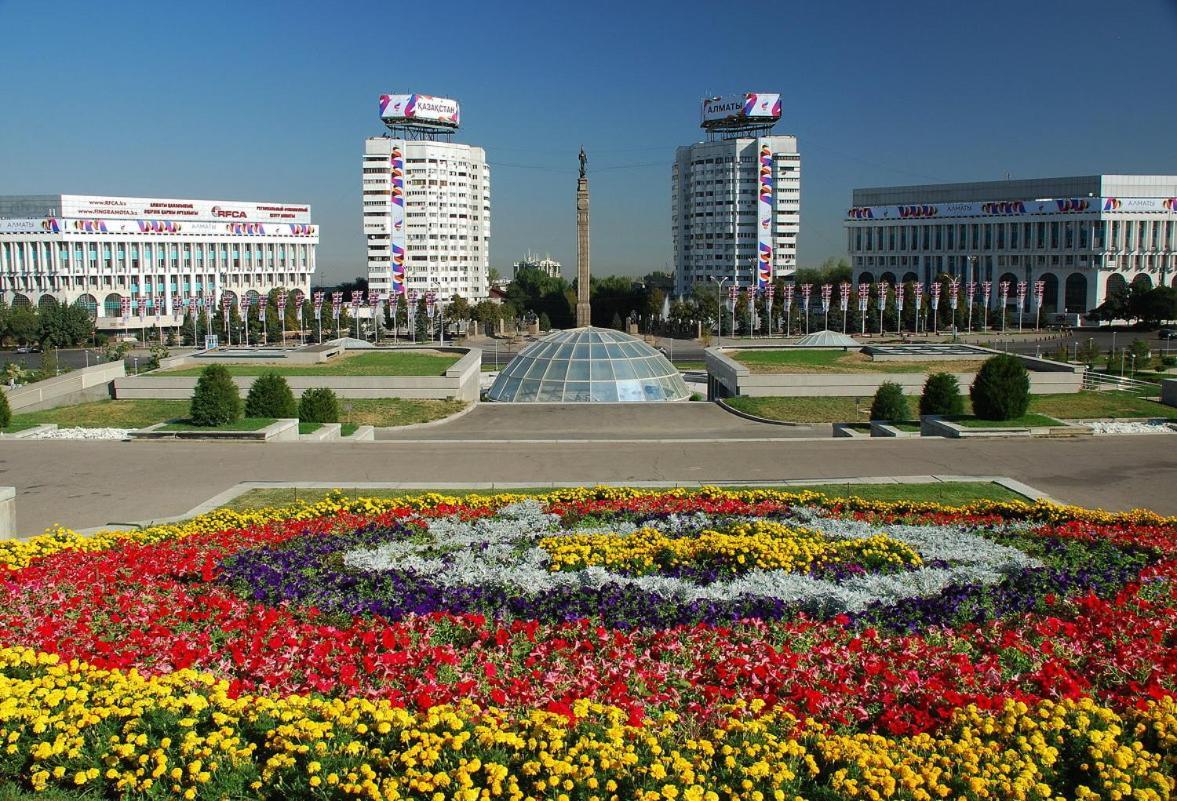 Nadezhda Apartments In Touristic Area, On The Dostyk Avenue 89 阿拉木图 外观 照片