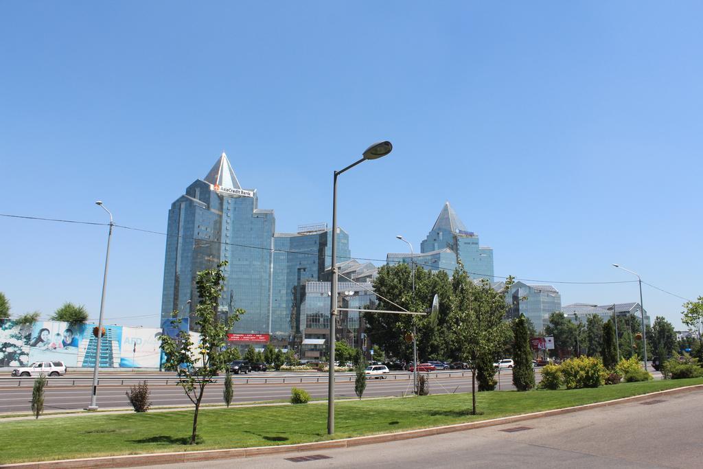 Nadezhda Apartments In Touristic Area, On The Dostyk Avenue 89 阿拉木图 外观 照片