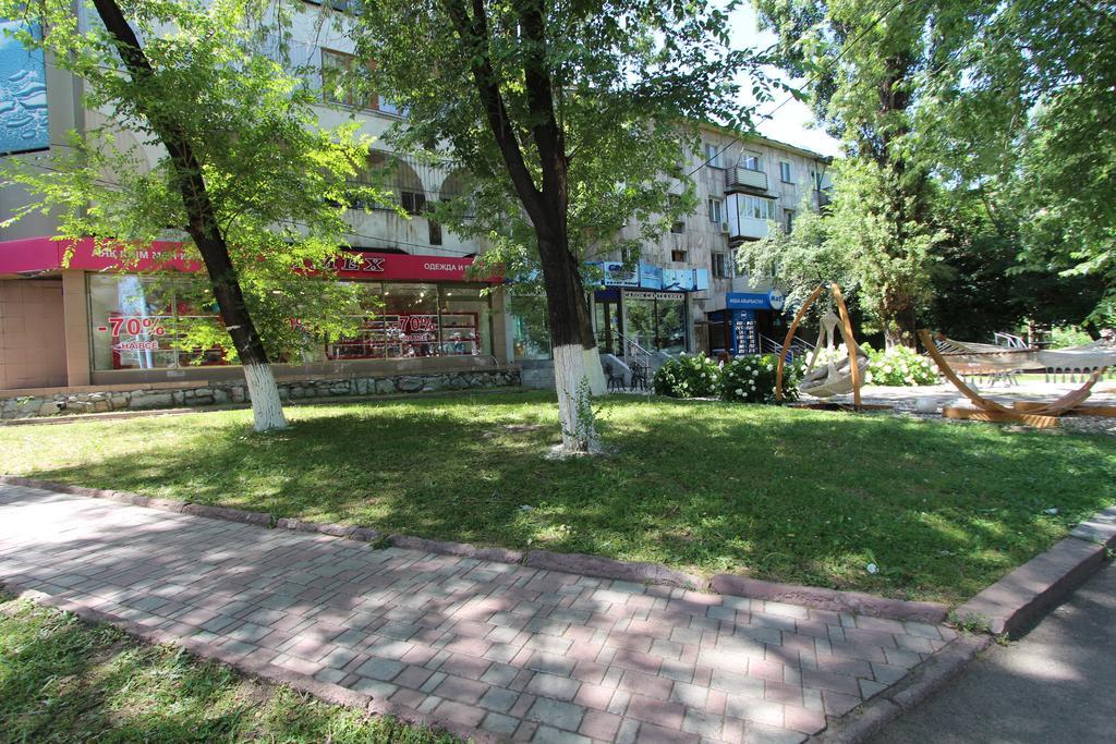 Nadezhda Apartments In Touristic Area, On The Dostyk Avenue 89 阿拉木图 外观 照片