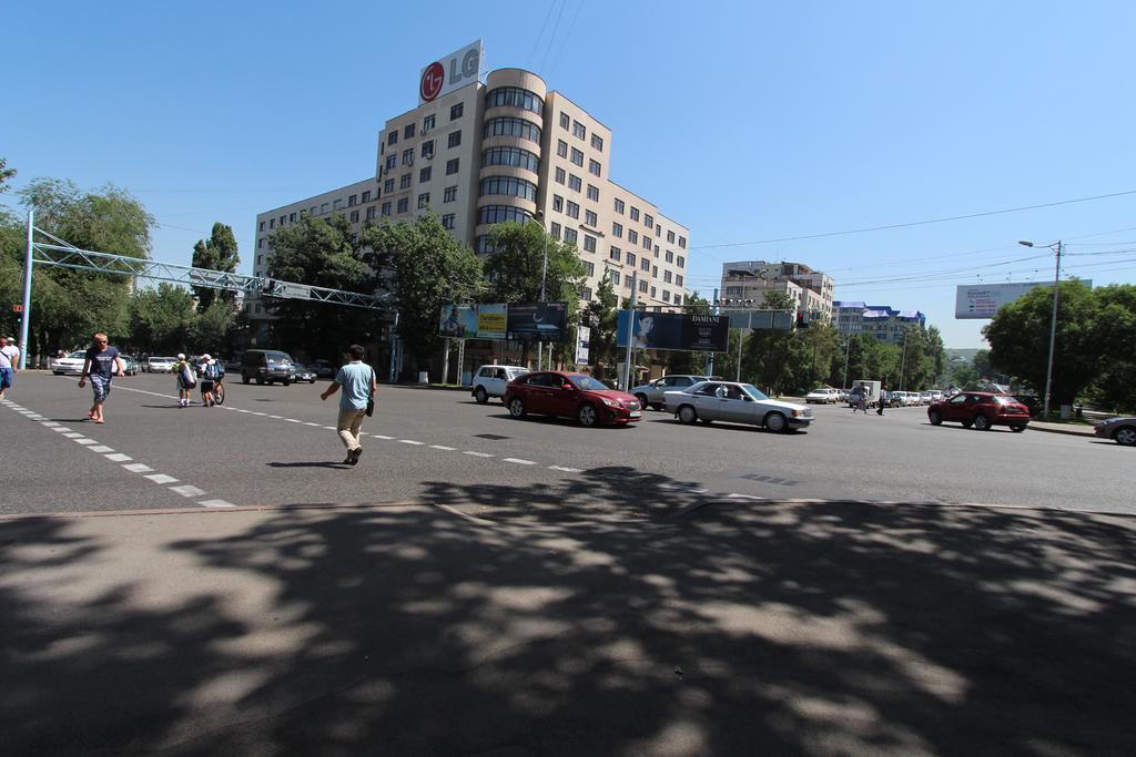 Nadezhda Apartments In Touristic Area, On The Dostyk Avenue 89 阿拉木图 外观 照片